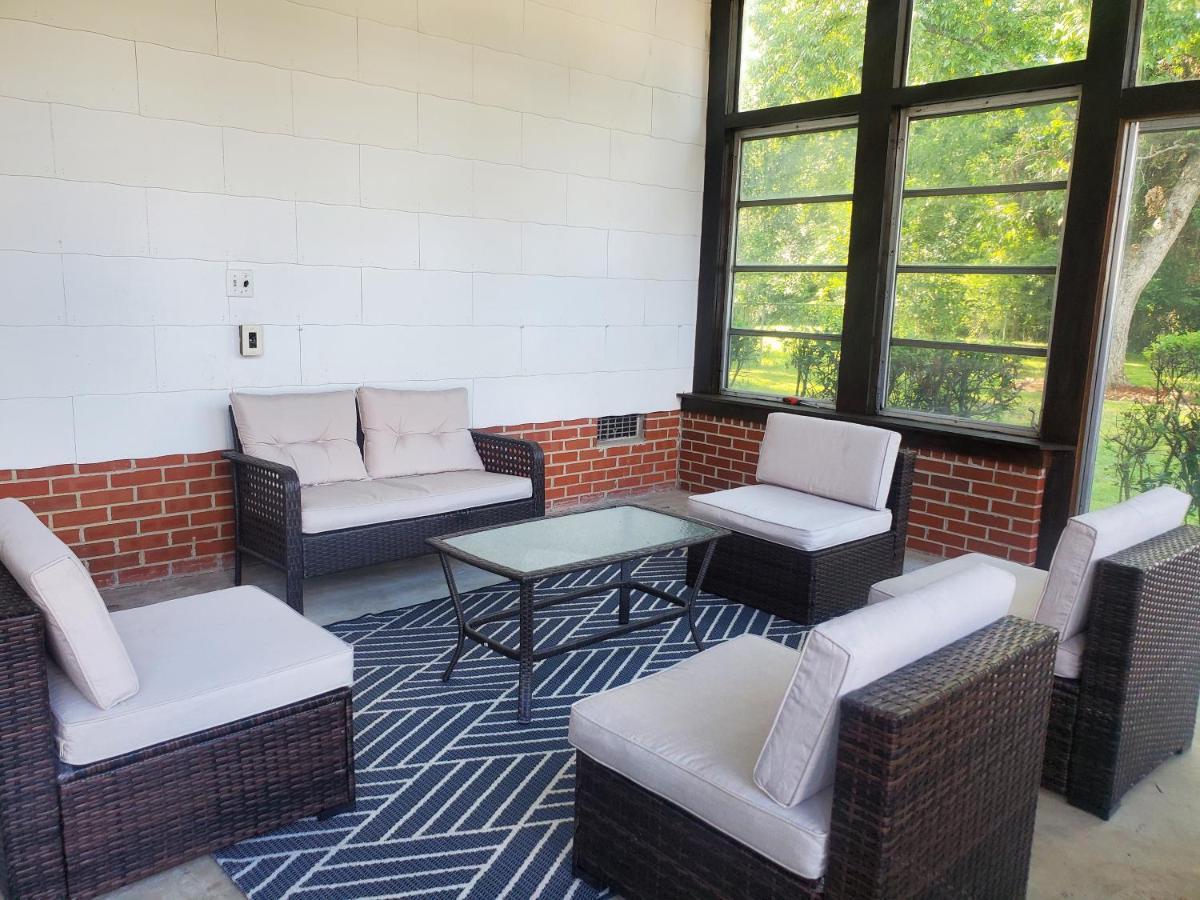 Spacious Centrally Located 3 Bed 2 Bath - Sleeps 8 Hébergement de vacances Montgomery