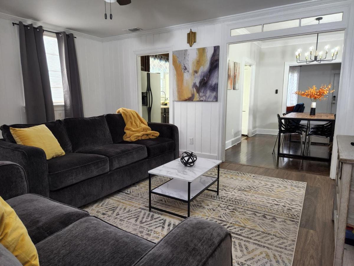 Hébergement de vacances Spacious Centrally Located 3 Bed 2 Bath - Sleeps 8 *