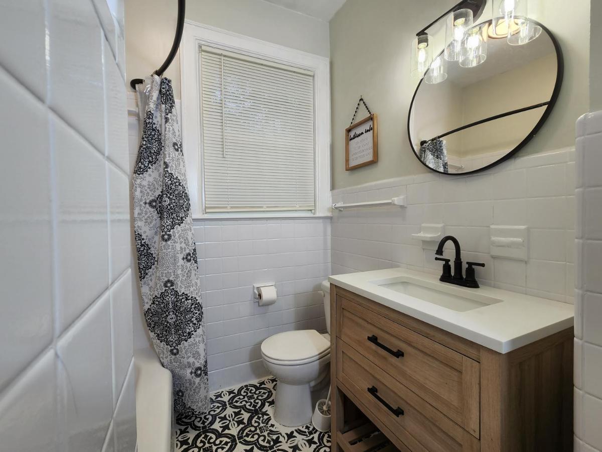 Hébergement de vacances Spacious Centrally Located 3 Bed 2 Bath - Sleeps 8 *